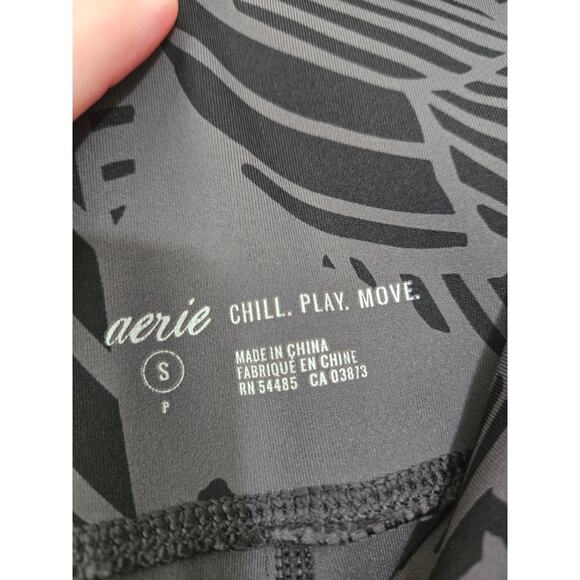 AERIE Chill Play Move Palm Tree Leaves 7/8 Length Leggings Small Gray Black - Picture 4 of 15